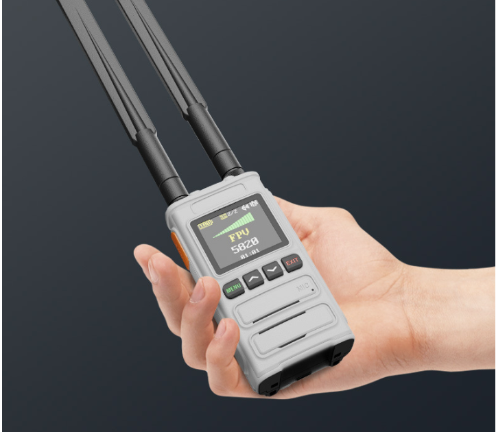 Handheld Ultra Wideband 100M-8000MHz Drone Detector 2KM Long Range Handheld FPV Capture UAV Drone Detector